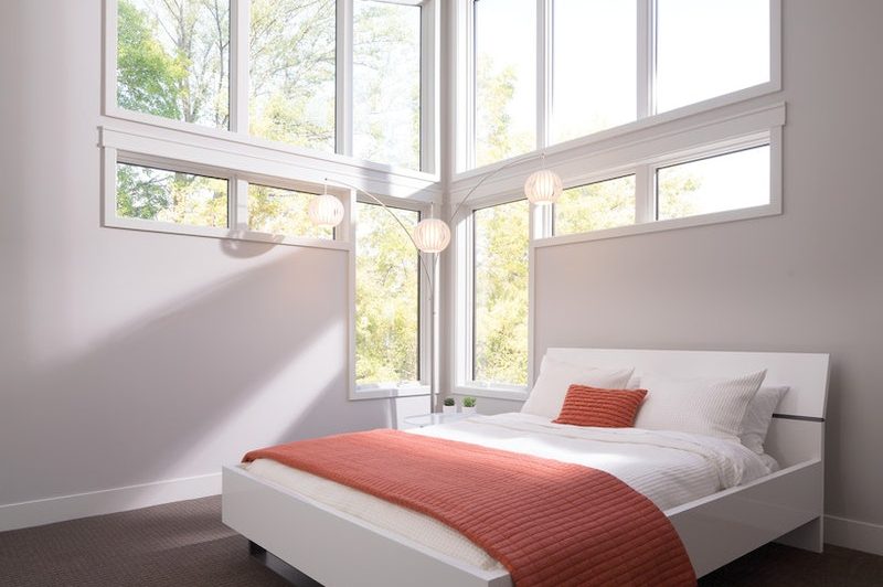 andersen-400series-windows-white-bedroom-interior-5