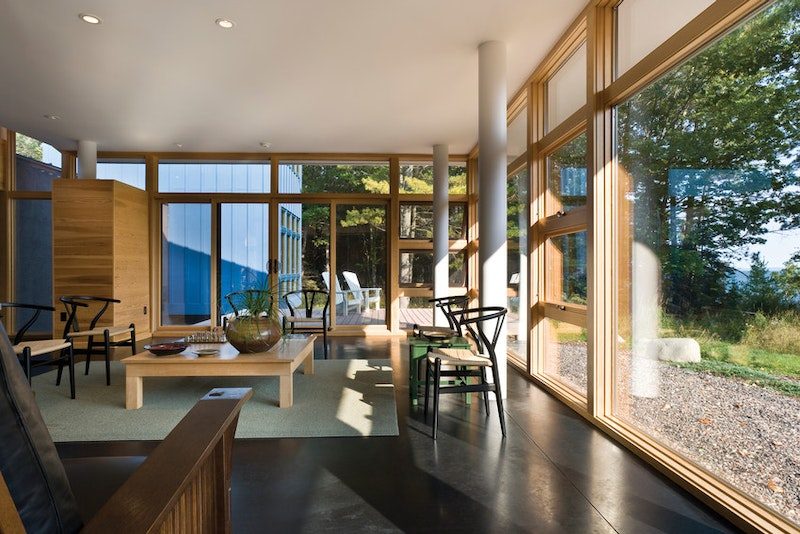 andersen-e-series-windows-woodstain-livingroom-interior-12