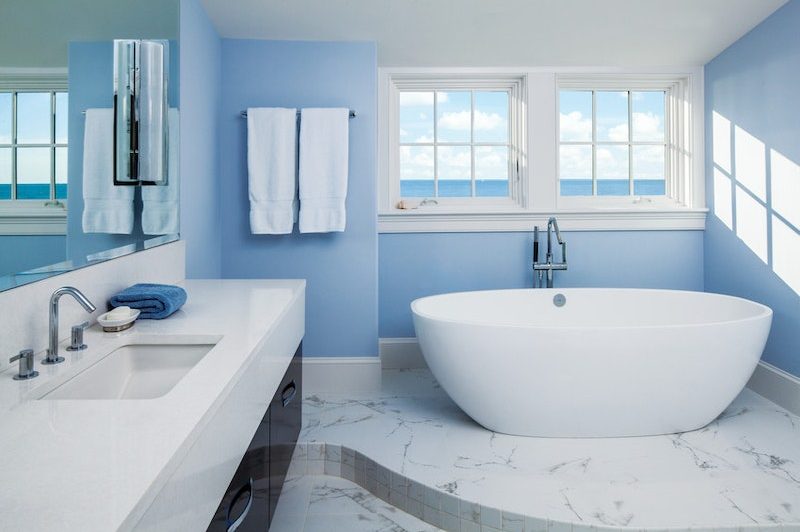 contemporary-bathroom-with-white-windows